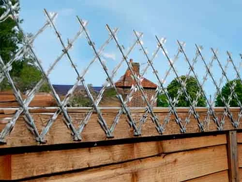 Manutenção de cerca laminada